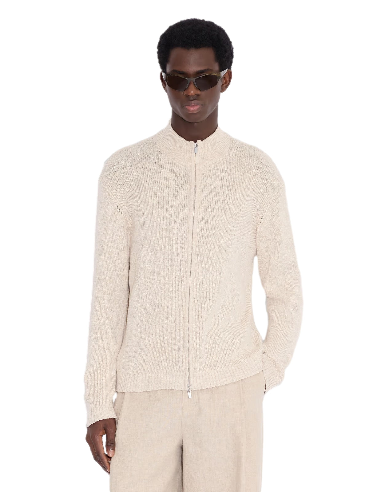 Holzweiler Atlantic Zip Cardigan i beige, myk genser med glidelås og komfortabel passform, vist på modell.