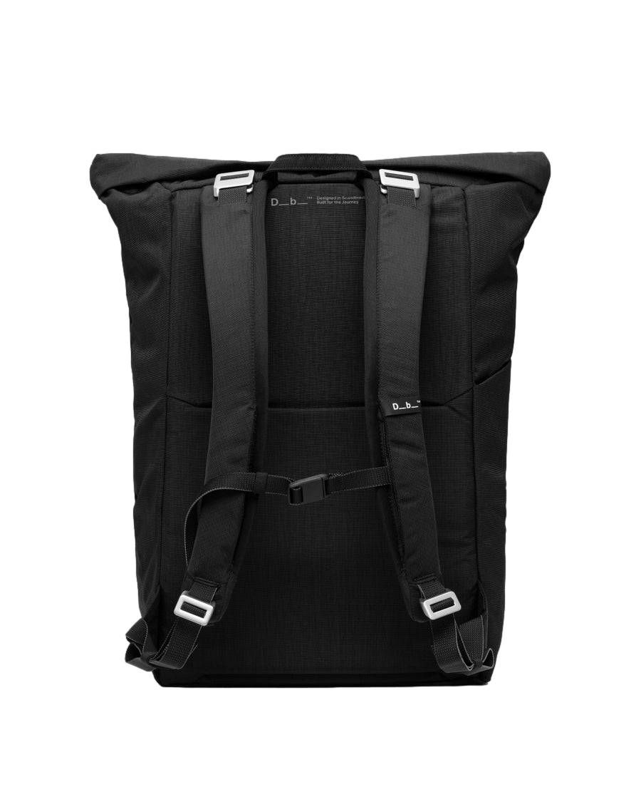 Sort Db Entour Backpack 26L ryggsekk med justerbare stropper og romslig hovedrom, ideell for dagsturer og skolebruk