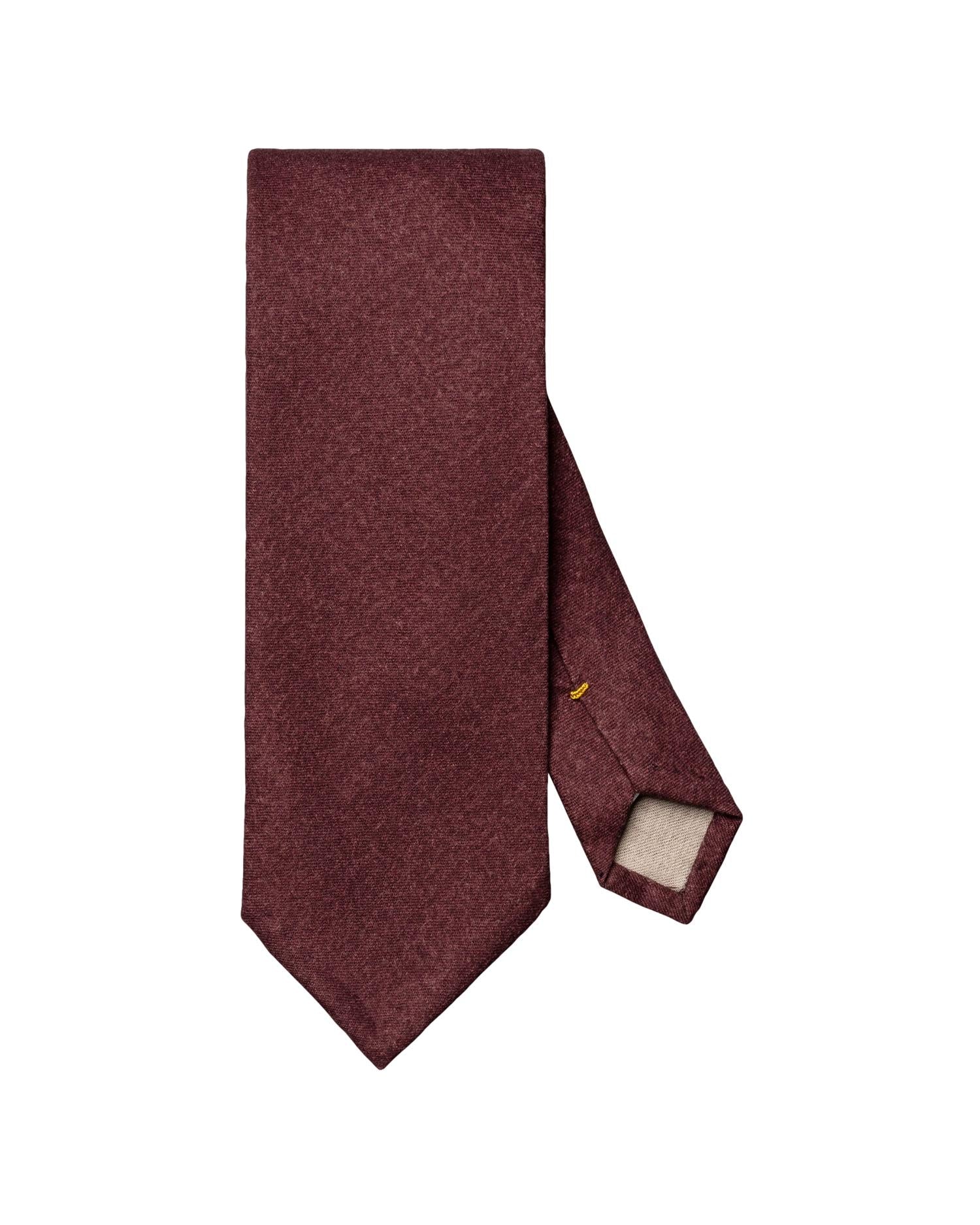 Eton solid ullflanell slips i mørkerødt, elegant slips av høy kvalitet med mykt stoff og klassisk design.