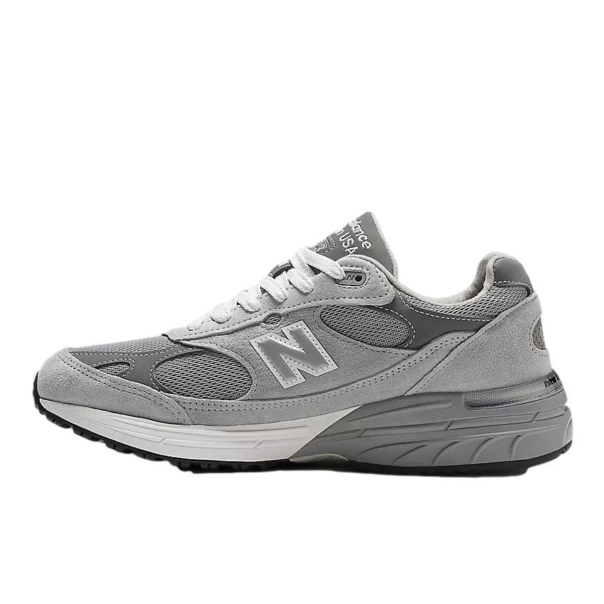 New Balance Made In USA 993 grå sneakers, vises med detaljer av grått skinn og mesh, komfortable og stilige løpesko.