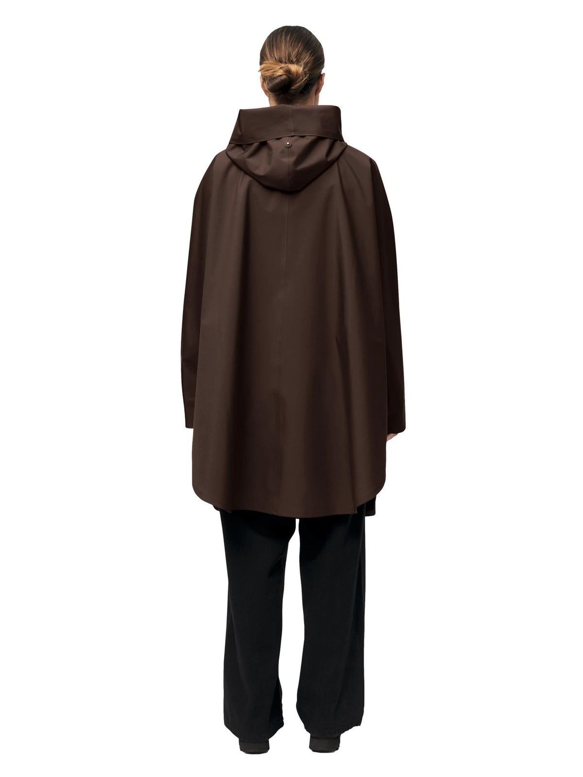 Blæst Bergen Java poncho jakke i brun, utendørs jakke med komfortabel passform og stilfull design.