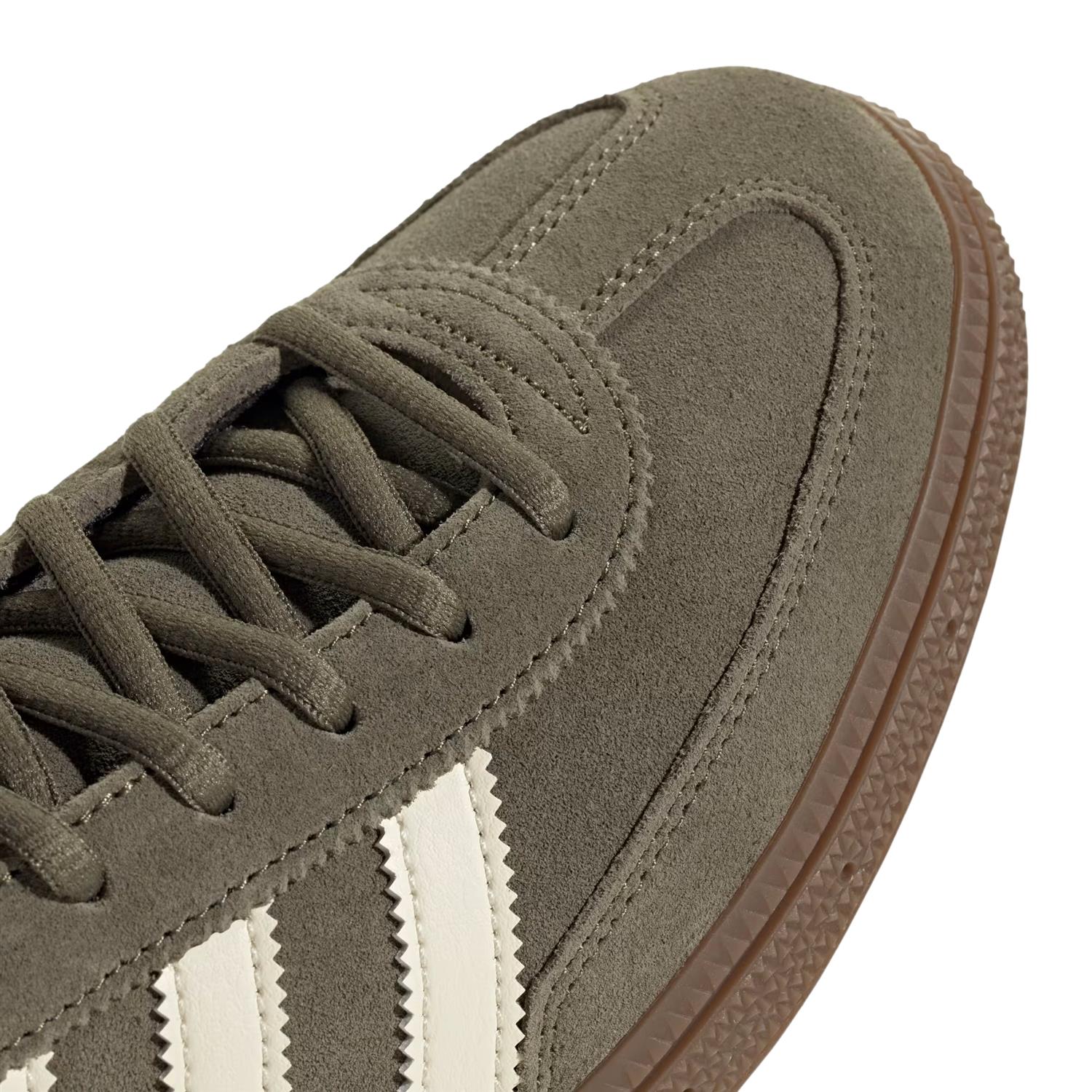 Adidas Handball Spezial JR2121 sko i olivenfarge, sportssko med komfortabel design og gode grep for håndball.