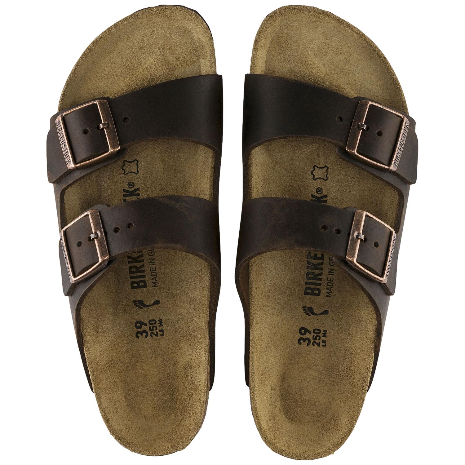 Birkenstock Arizona skinnsko i oljet lær med smal passform i mørkebrun, viser sandalens komfortable design og brune lærremmer.
