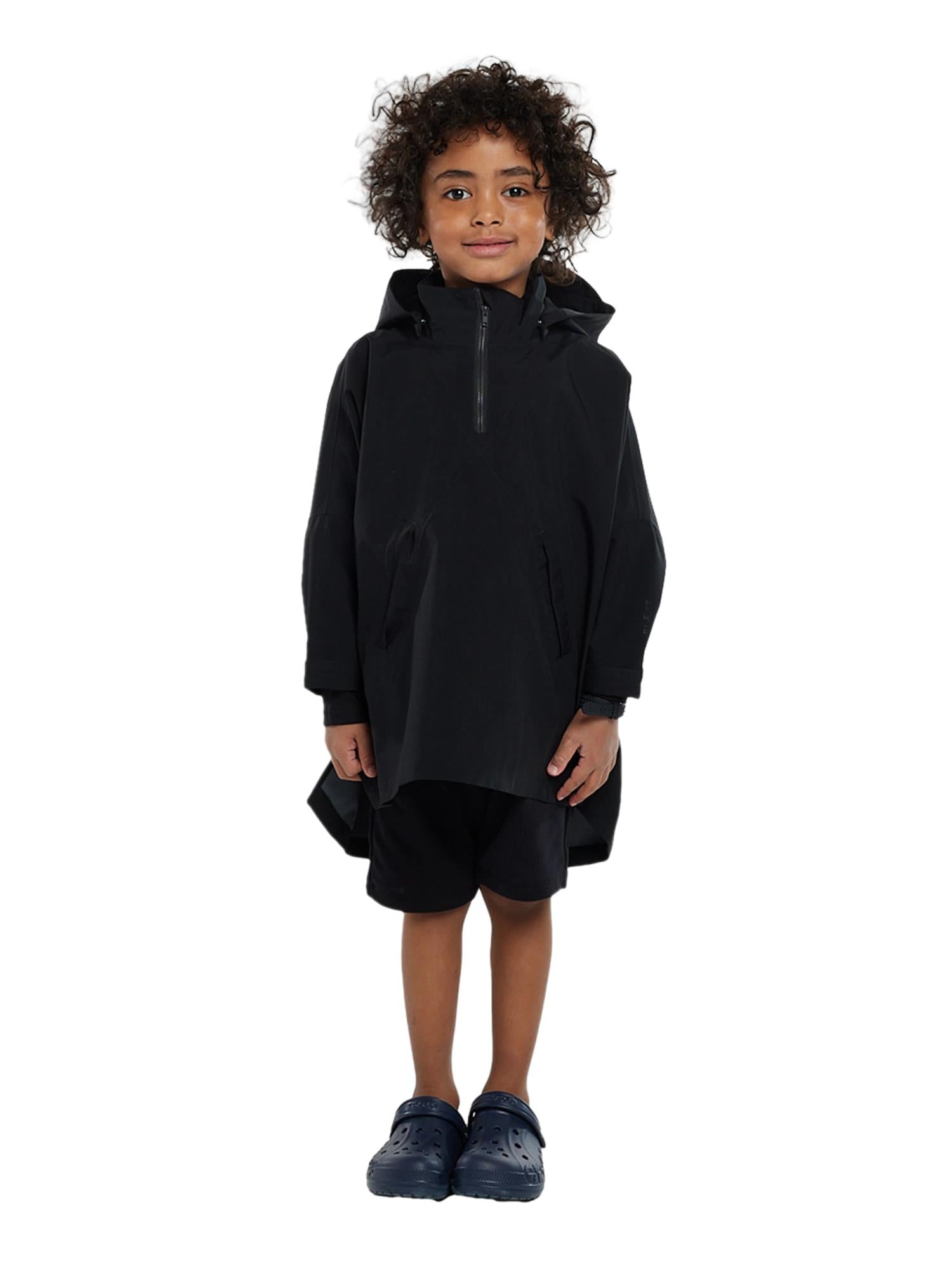 Blæst Aalesund Mini Poncho Black Jakke Sort - modostore.no