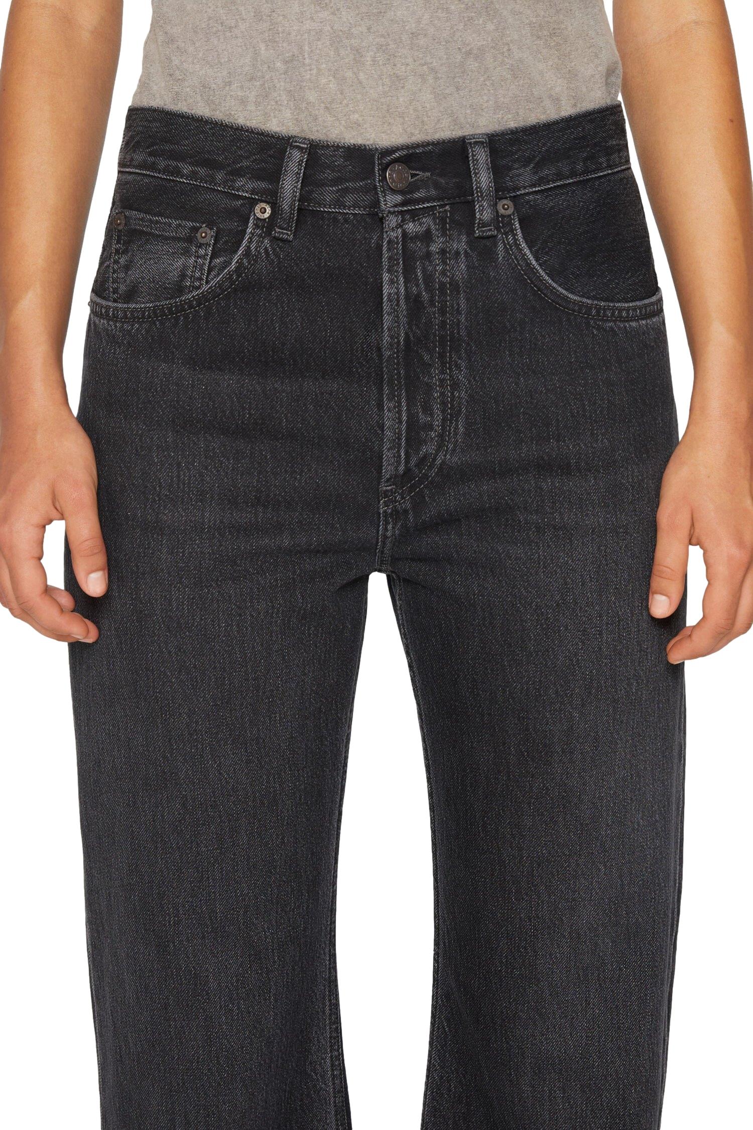 Acne Loose Fit Jeans 2021F i svart, avslappet passform, denimstoff, med lommer og klassisk design, for en komfortabel stil.