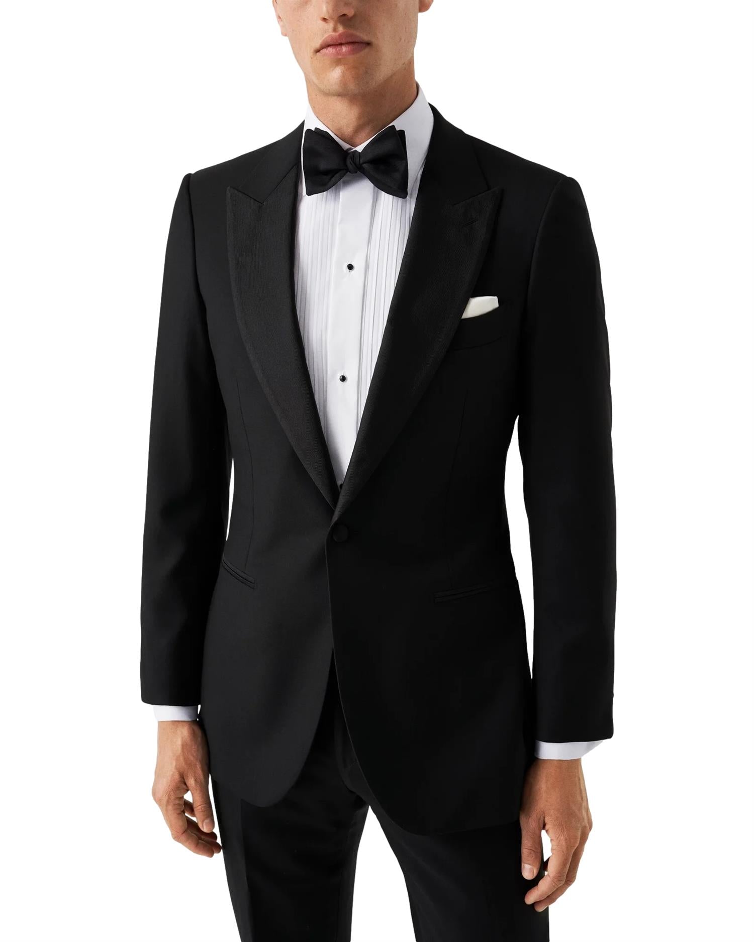 Eton hvit plissé smoking skjorte med lang erm, elegant skjorte for formelle anledninger, fokus på tekstur og krage.