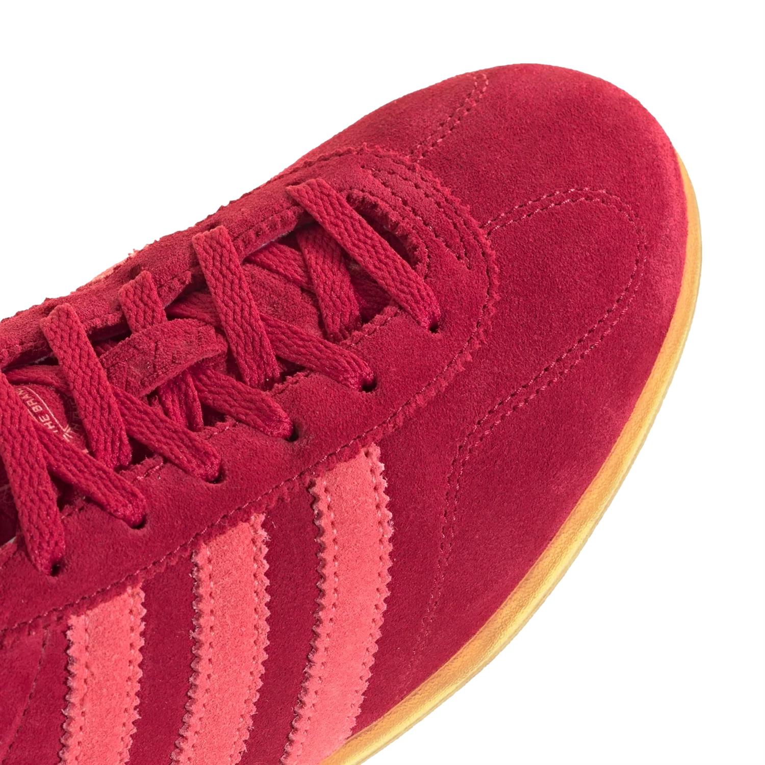 Adidas Gazelle Lo Pro W IH6944 rosa og røde joggesko for kvinner, med myk såle og klassisk design.