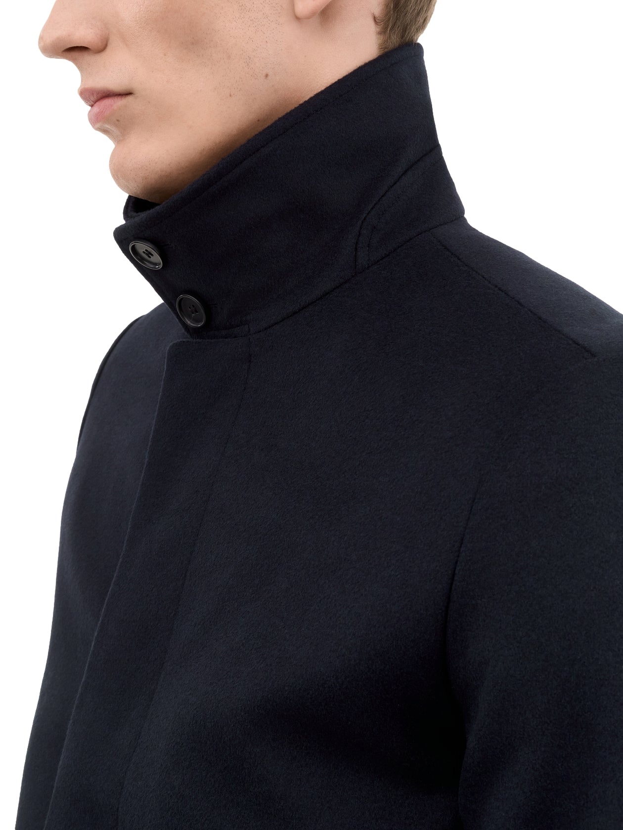 Navy Tiger of Sweden Aleric Funnel Coat som viser jakke med krage og knapper, foret og stilfull design.