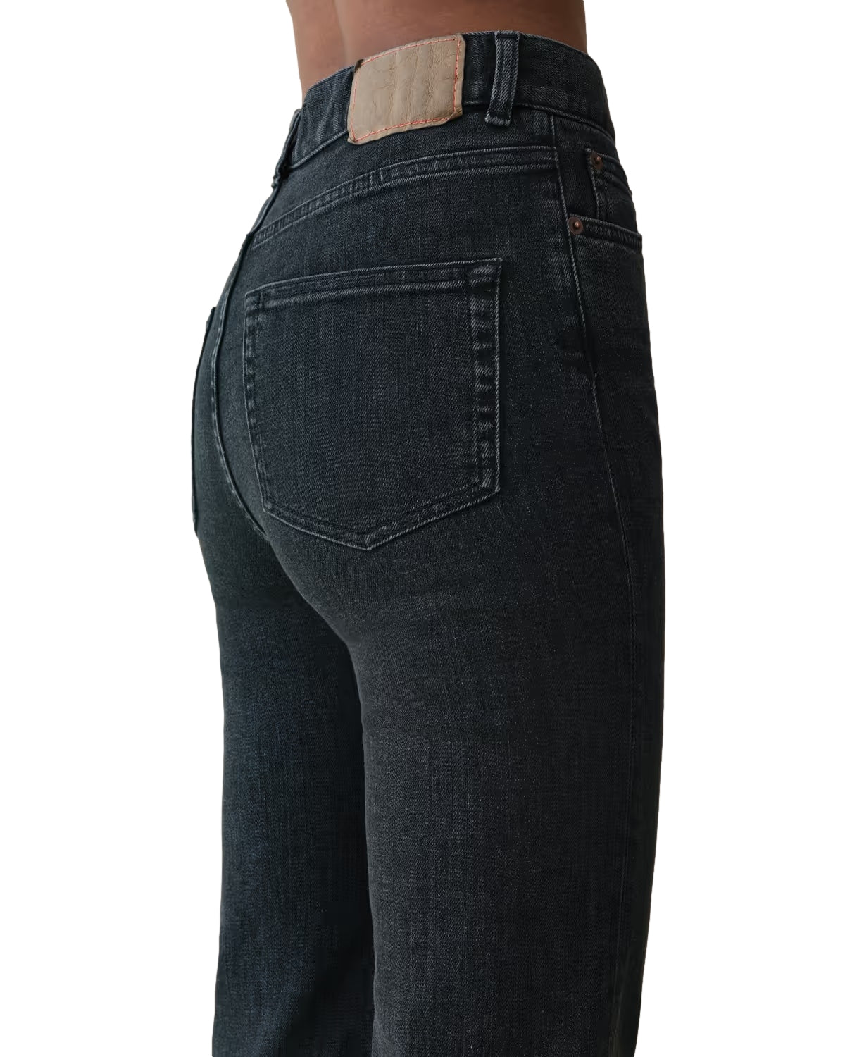 Sort Jeanerica Fuji brukte jeans for kvinner, med klassisk passform og slitesterkt denim.