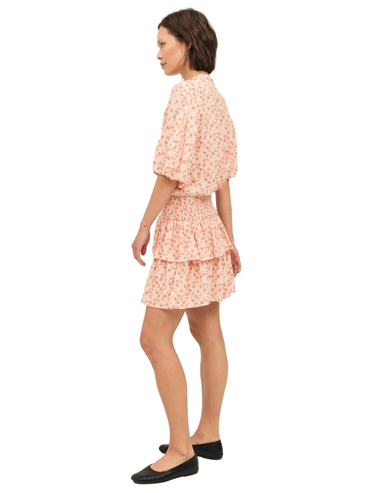 Once Untold Athilda Smock Dress Kjole Beige Og Rosa - modostore.no