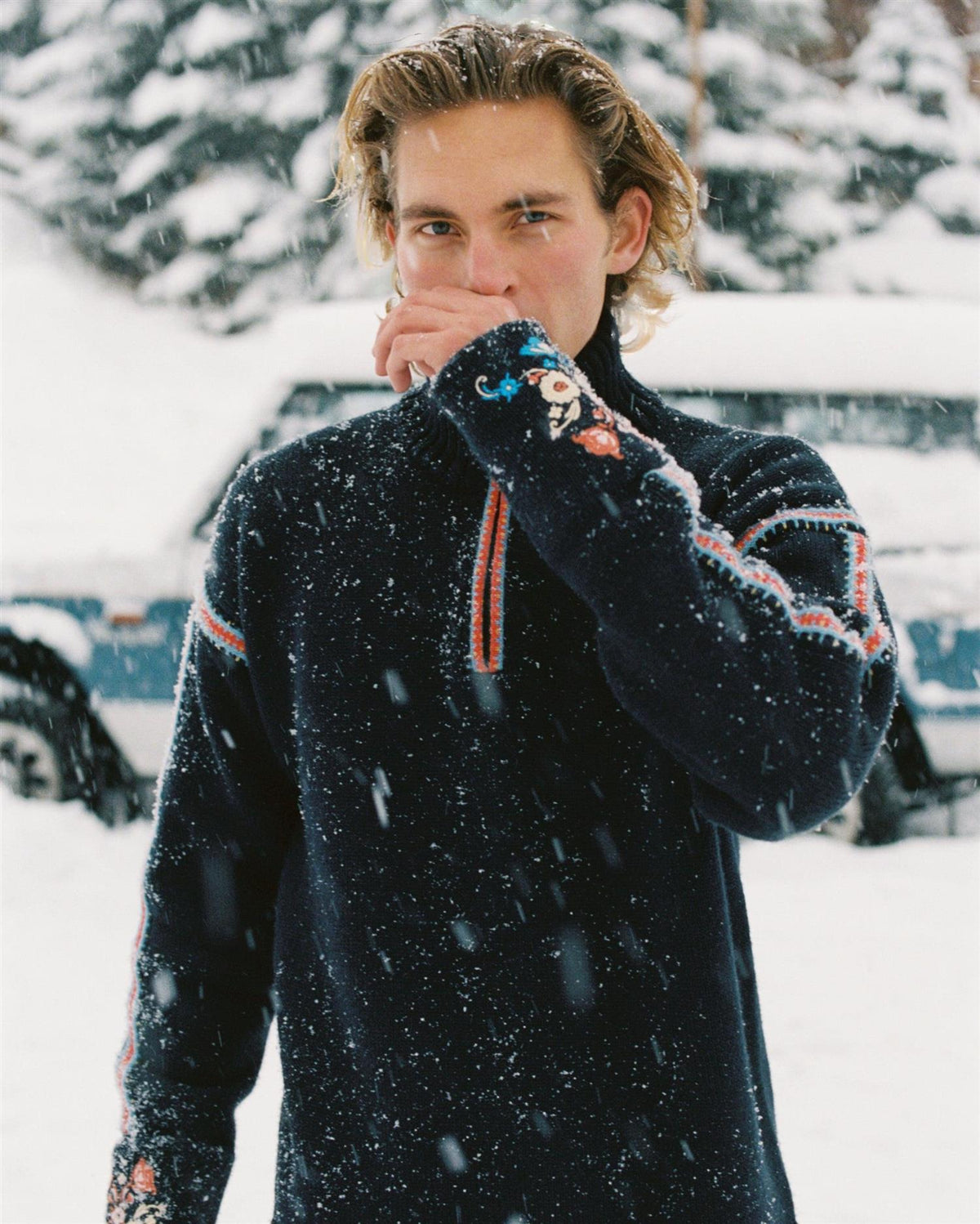 Amundsen Goffa Half Zip herre genser i mørkeblå, med half zip-åpning og komfortabel passform, laget av mykt stoff.