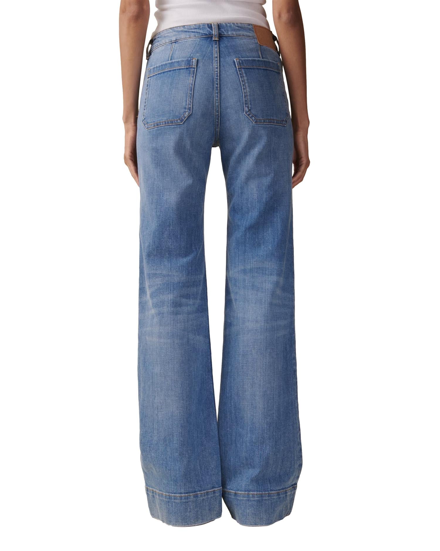 Lyseblå Jeanerica St Monica Low Light Vintage jeans, klassisk passform med slitte detaljer, laget av myk denim.