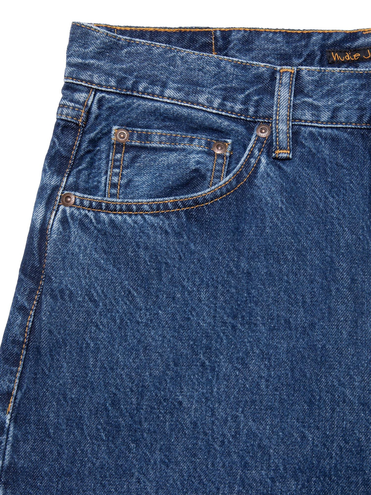 Nudie Jeans Tuff Tony Evening Jazz jeans i blå med klassisk passform og slitestyrke, vist på modell.