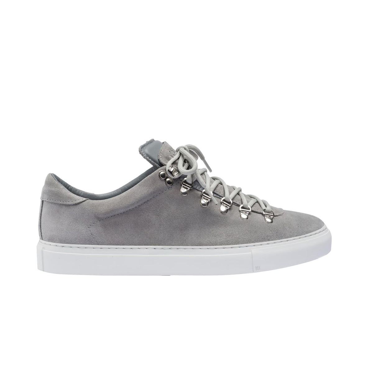 Diemme Marostica Low Grey Suede sko i grå med slank design og lissesåle, laget av mykt semsket skinn.