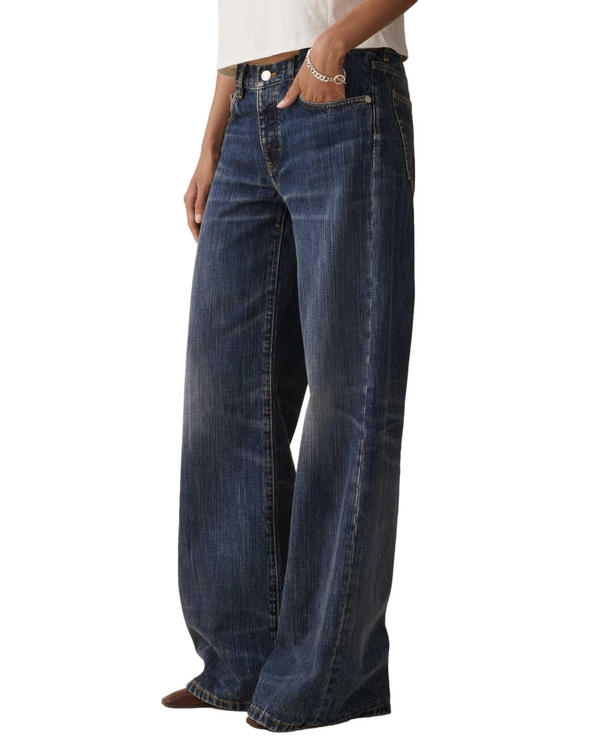Jeanerica Kyoto mørk blå jeans med rette ben, vises i bildet, laget av slitesterkt denimmateriale.