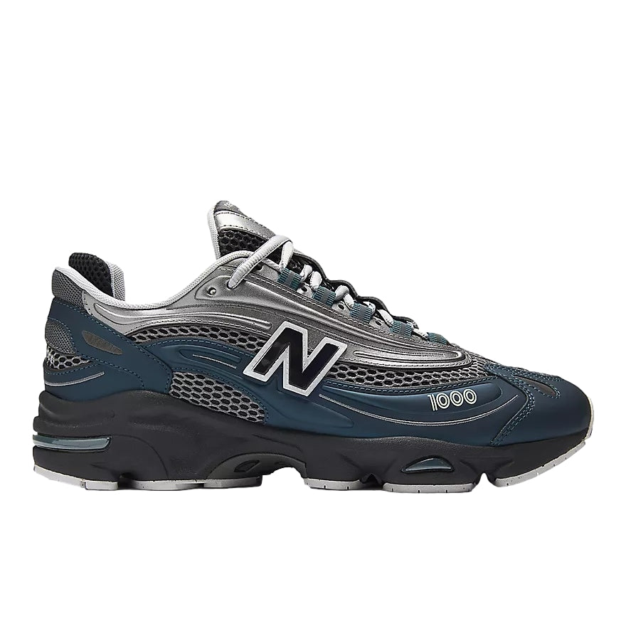 Blå og grå New Balance M1000S sneakers med sportlig design og komfortabel passform, vist fra siden.