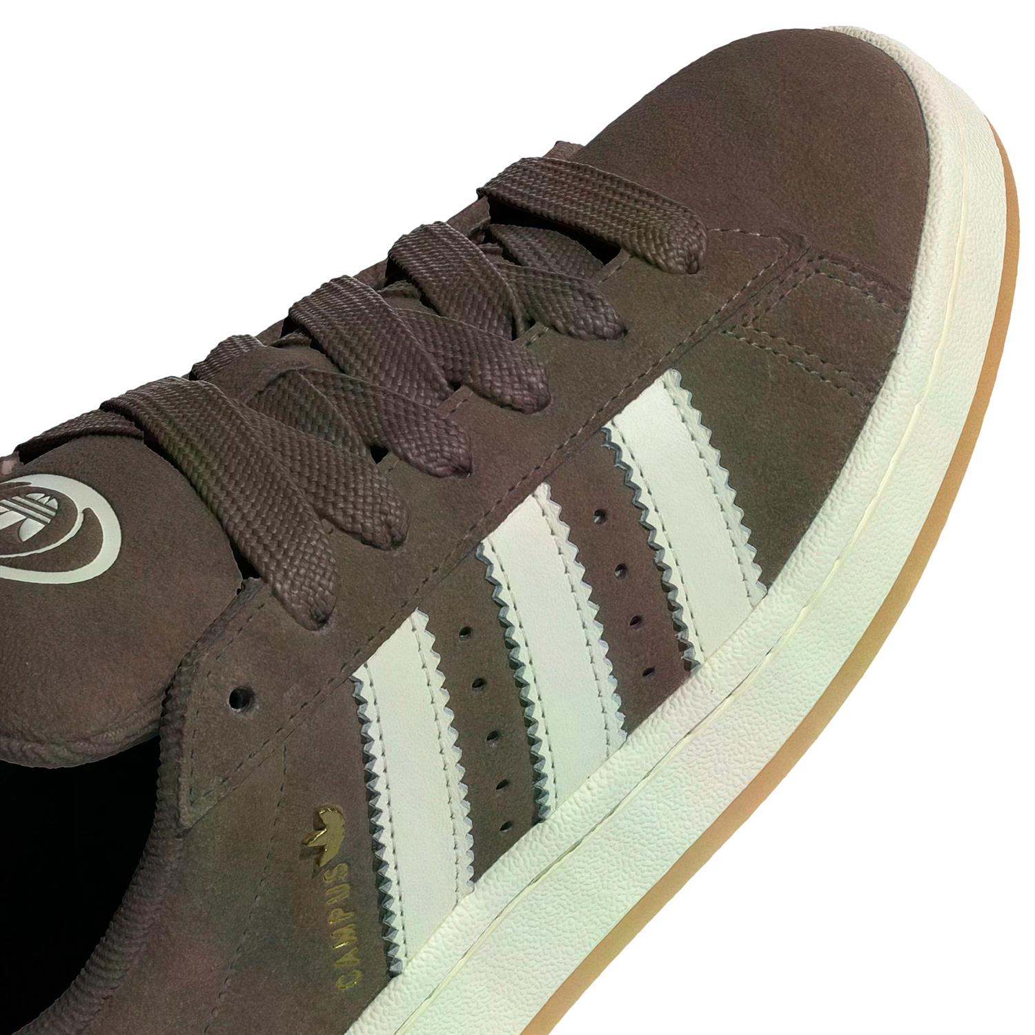 Adidas Campus 00s W brune skostrømper med hvit såle og logo, vist fra siden på en nøytral bakgrunn.