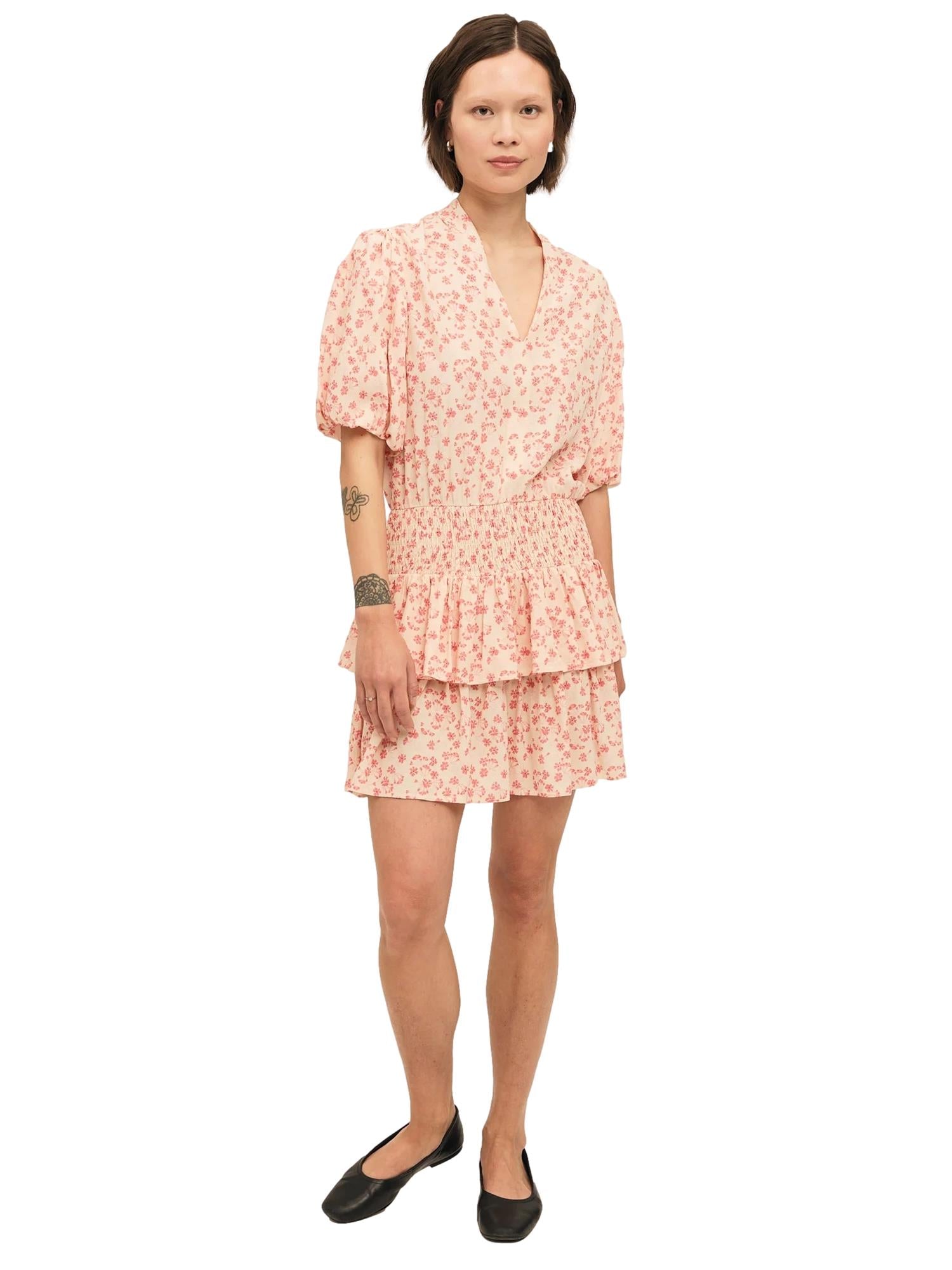 Once Untold Athilda Smock Dress Kjole Beige Og Rosa - modostore.no