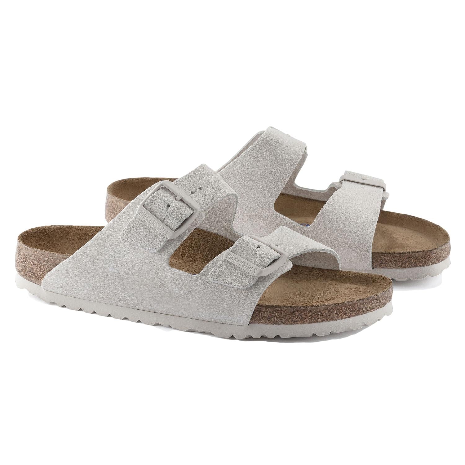 Birkenstock Arizona sko i smal passform med antikk hvit semsket lær, komfortabelt og stilrent design, vist i bilde.