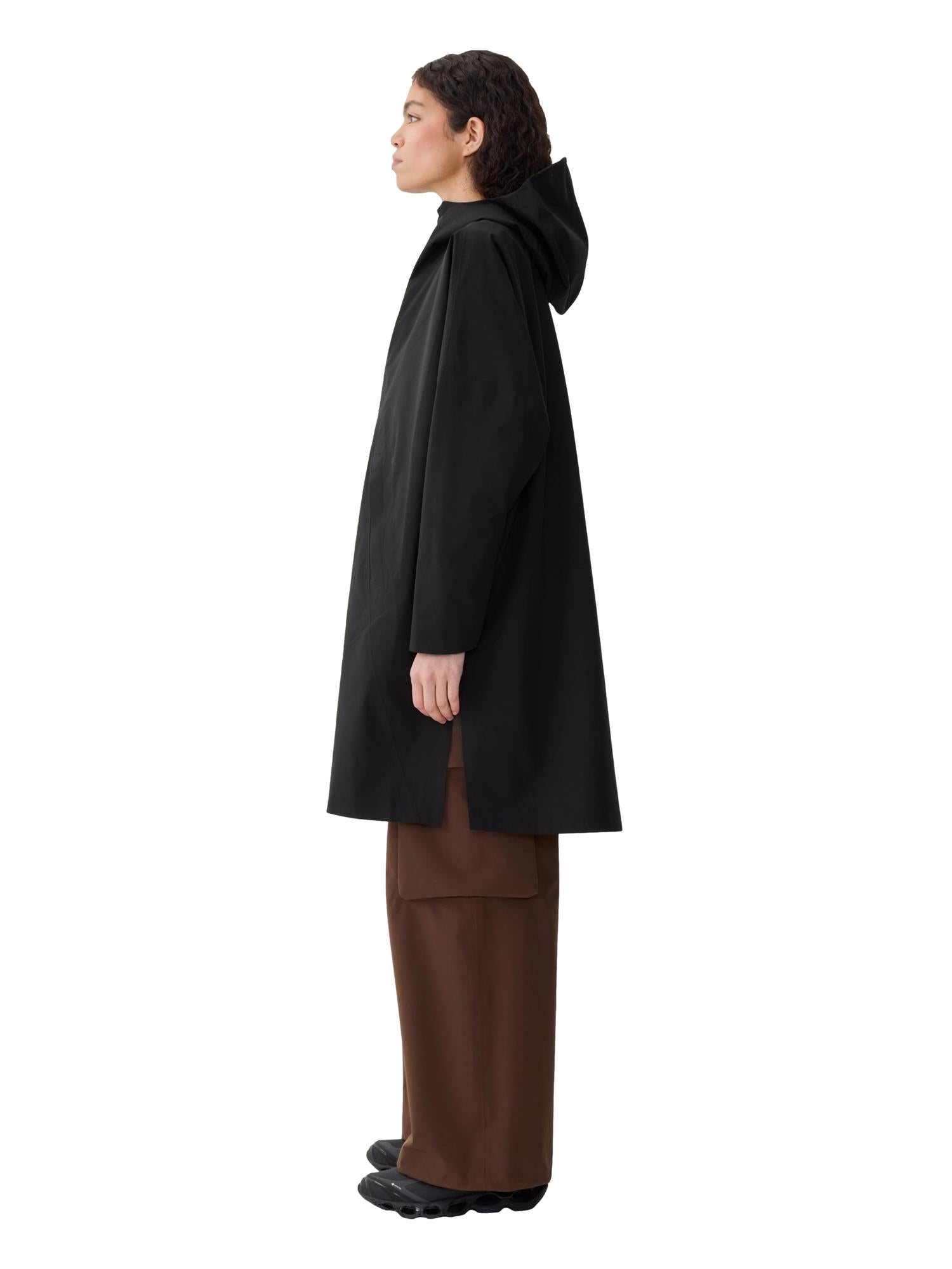 Blæst Aalesund Poncho Black Jakke Sort - modostore.no
