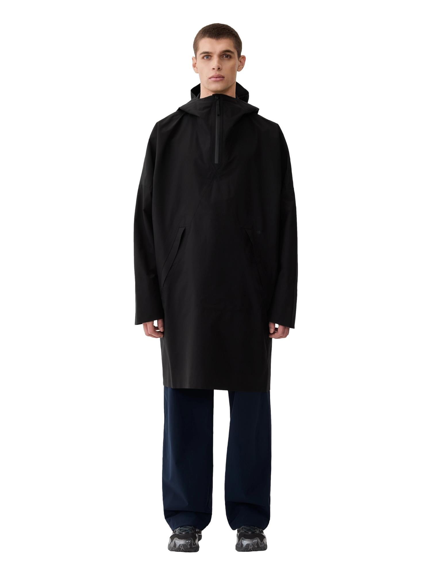 Blæst Aalesund Poncho Black Jakke Sort - modostore.no