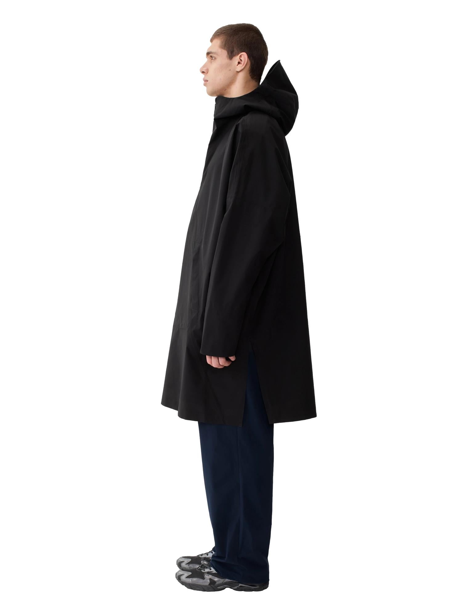 Blæst Aalesund Poncho Black Jakke Sort - modostore.no