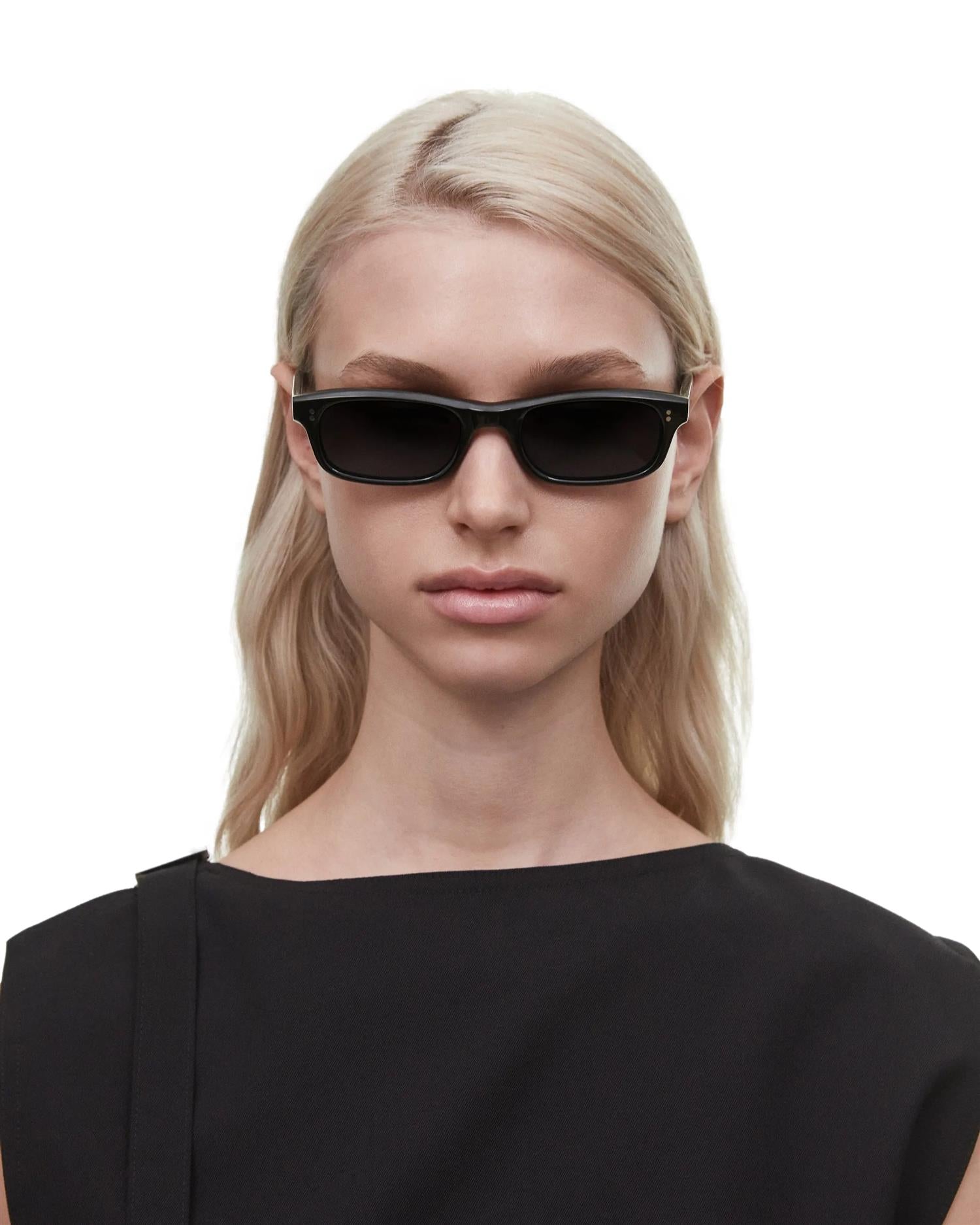 Chimi Eyewear Pin Solbriller Sort - modostore.no
