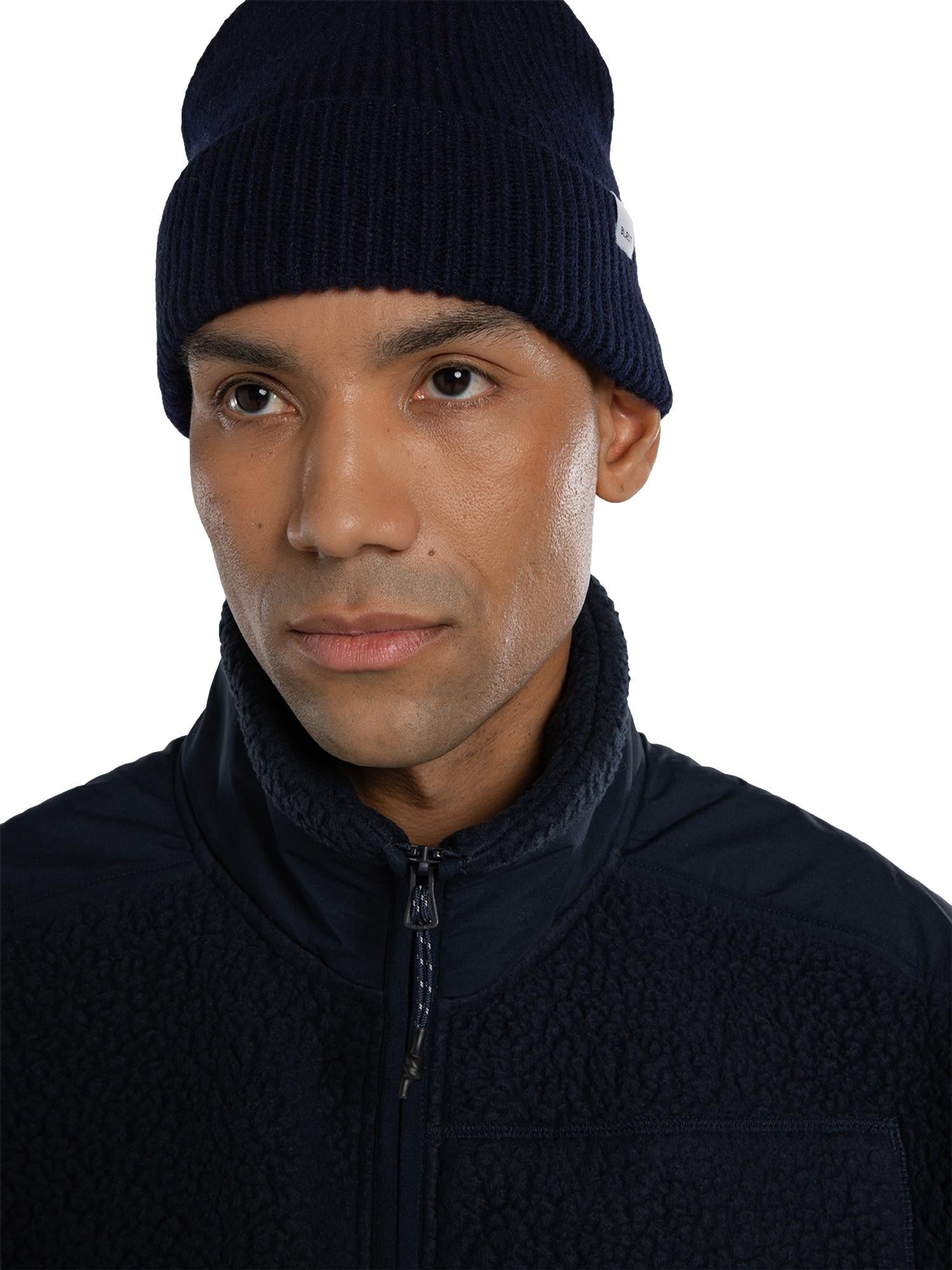 Blæst Skåla Polartec jakke i navy med glidelås og lommer, mørkeblå outdoor jakke for kaldt vær.