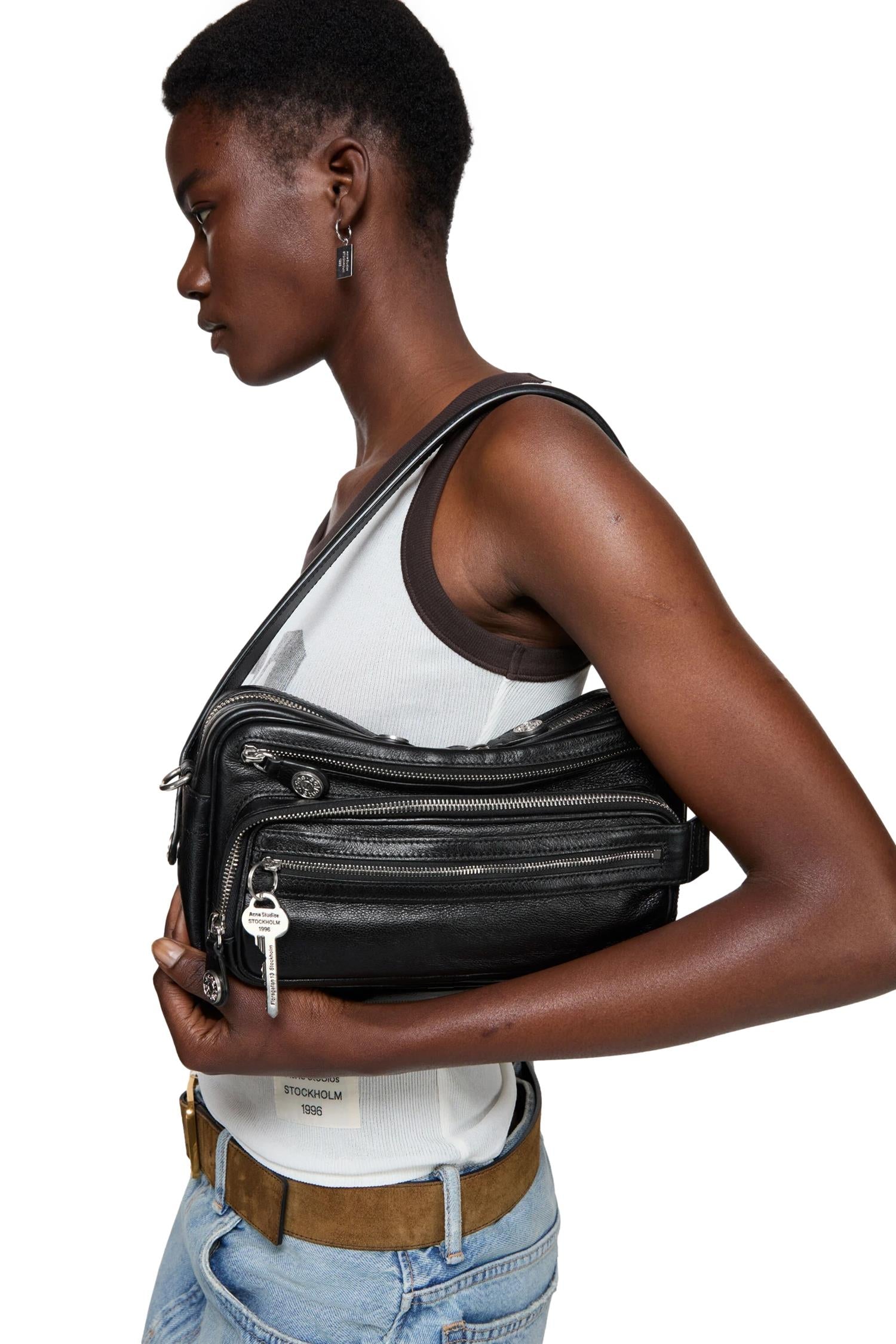 Acne Camero Party Veske Sort - modostore.no