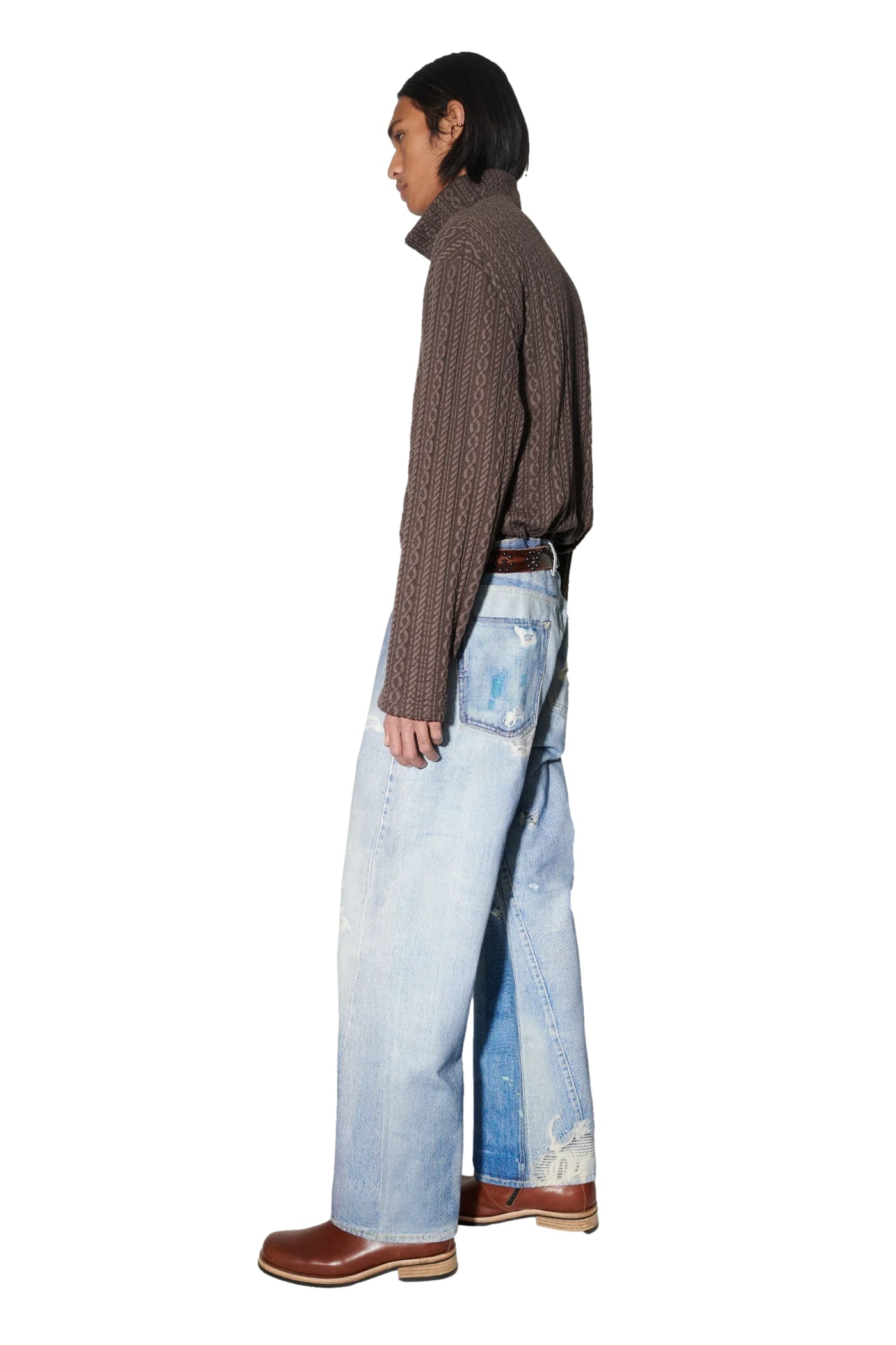 Blå Our Legacy Third Cut jeans vises på en modell, med klassisk passform og detaljer i denimmateriale.