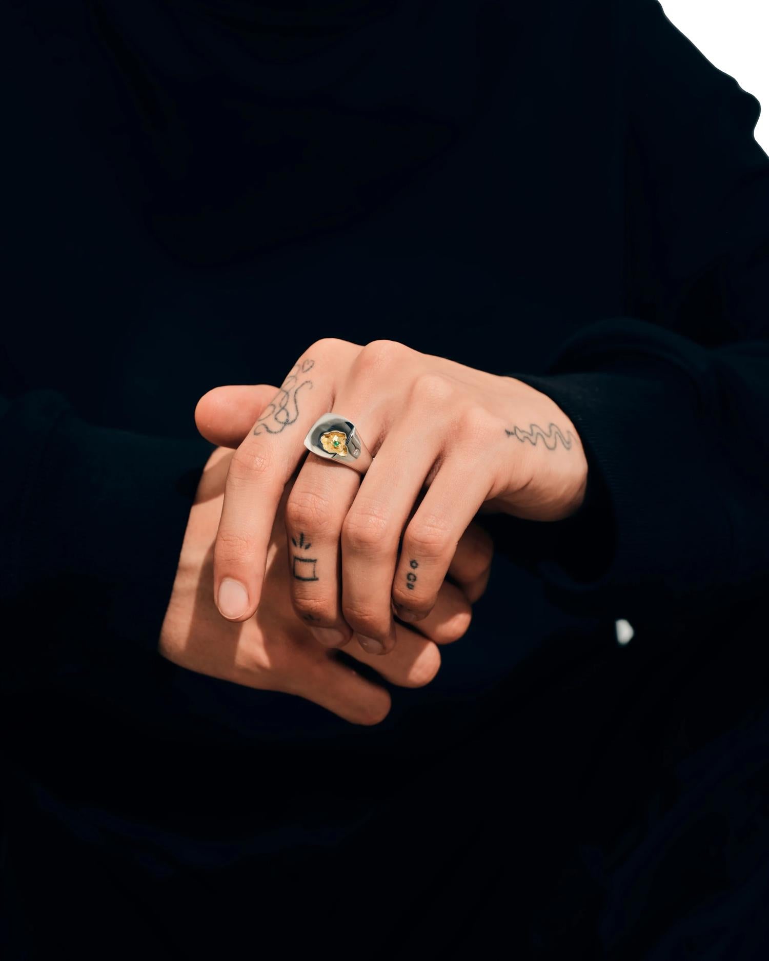 Tom Wood Mined Ring Large Emerald Ring Sølv - modostore.no