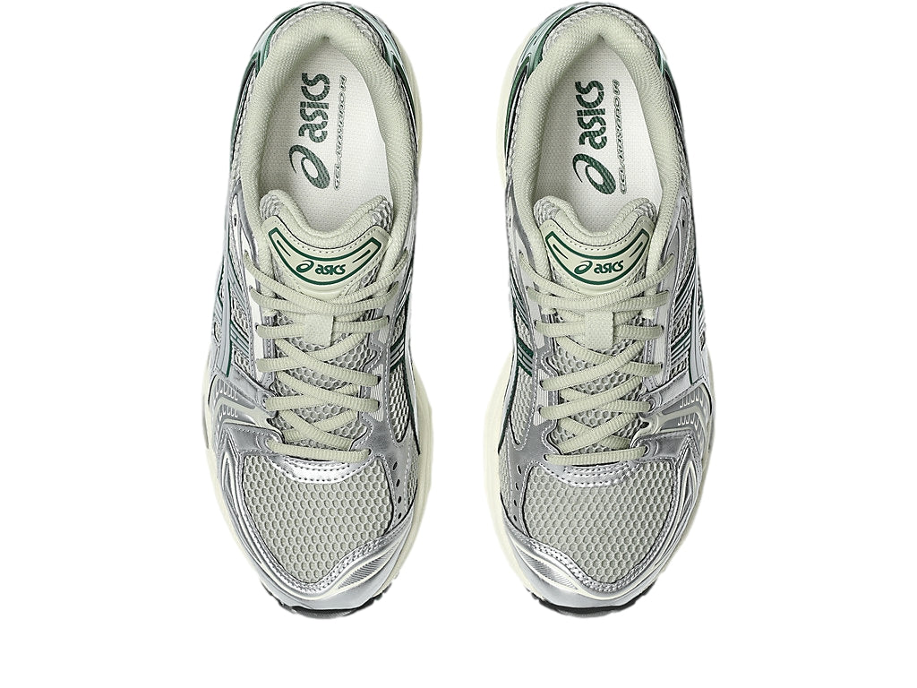 Asics GEL-KAYANO 14 løpesko i grønn og sølv med pustende overdel og støtdemping, vist i en sidevisning.