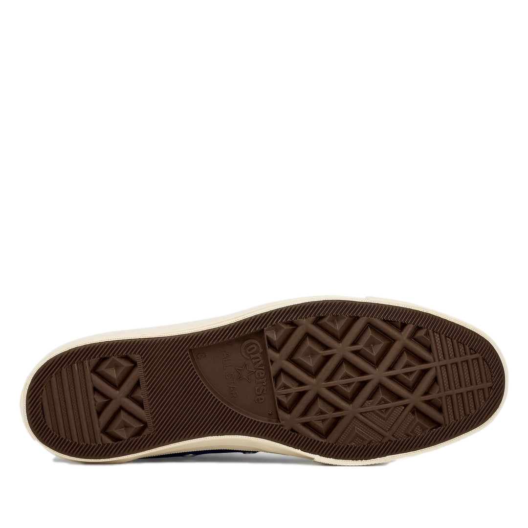 Blå Comme des Garcons Play x Converse lav-top sneakers med stor hjerte-trykk, lavprofil, og hvite såler.