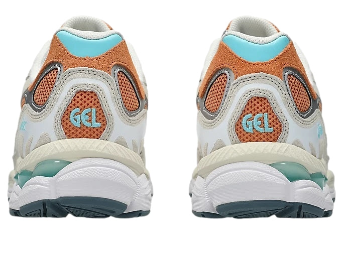 Asics GEL-NYC joggesko i terracotta, krem og oransje, med beige såle og sporty design, viste på bilde.