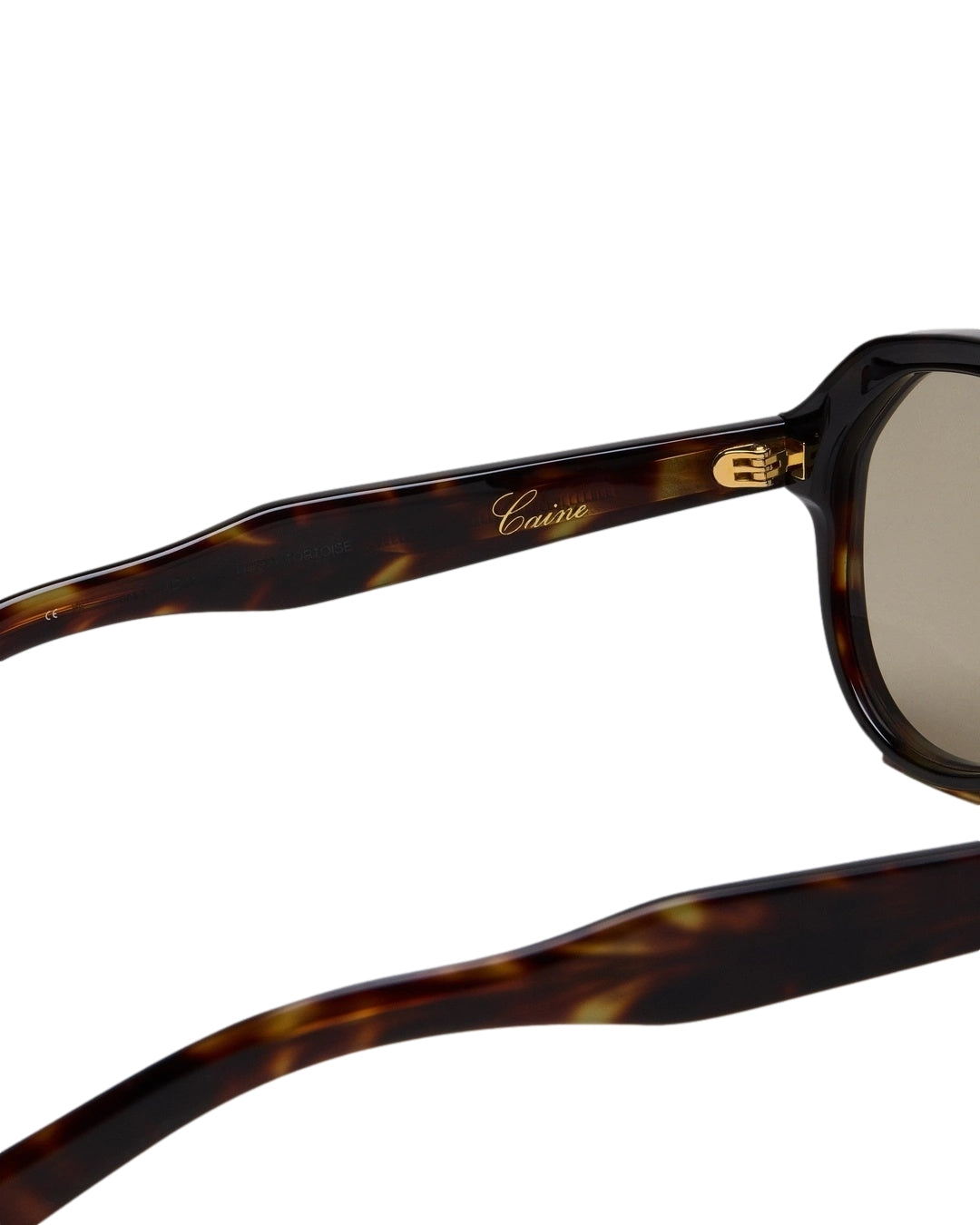 Chimi Eyewear Caine solbriller i tortoise-mønster med brune linser, stilfullt design for beskyttelse og mote.