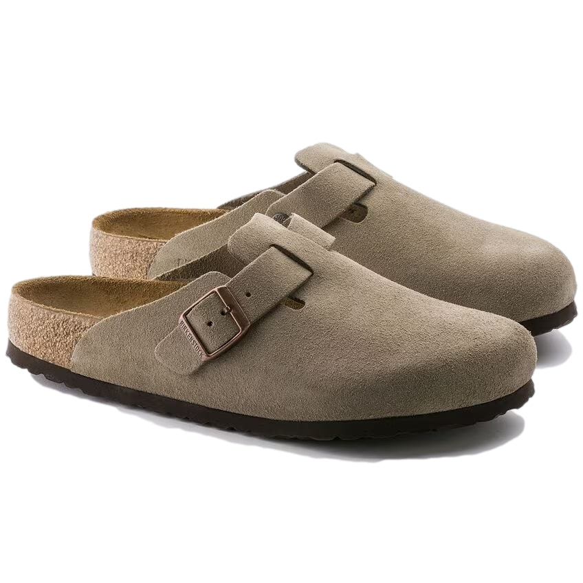 Birkenstock Boston Suede taupe sko med komfortabel design og justerbare remmer, laget av myk semsket skinn.