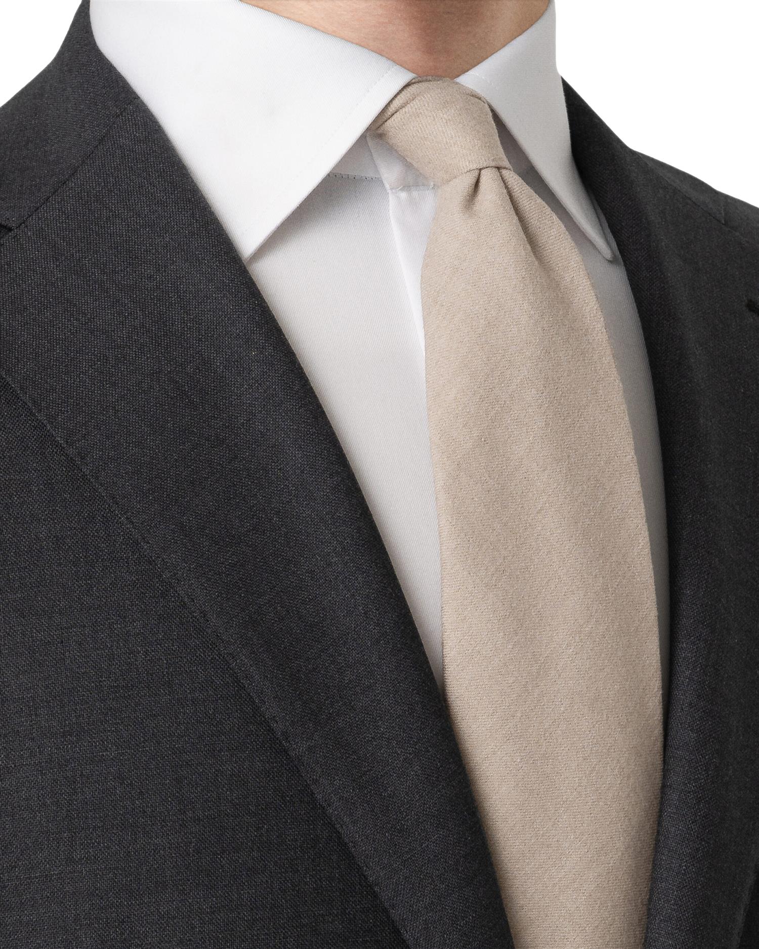Eton beige slips i ullflanell, klassisk slips i solid design, laget av myk, komfortabel ullmateriale for formelle anledninger