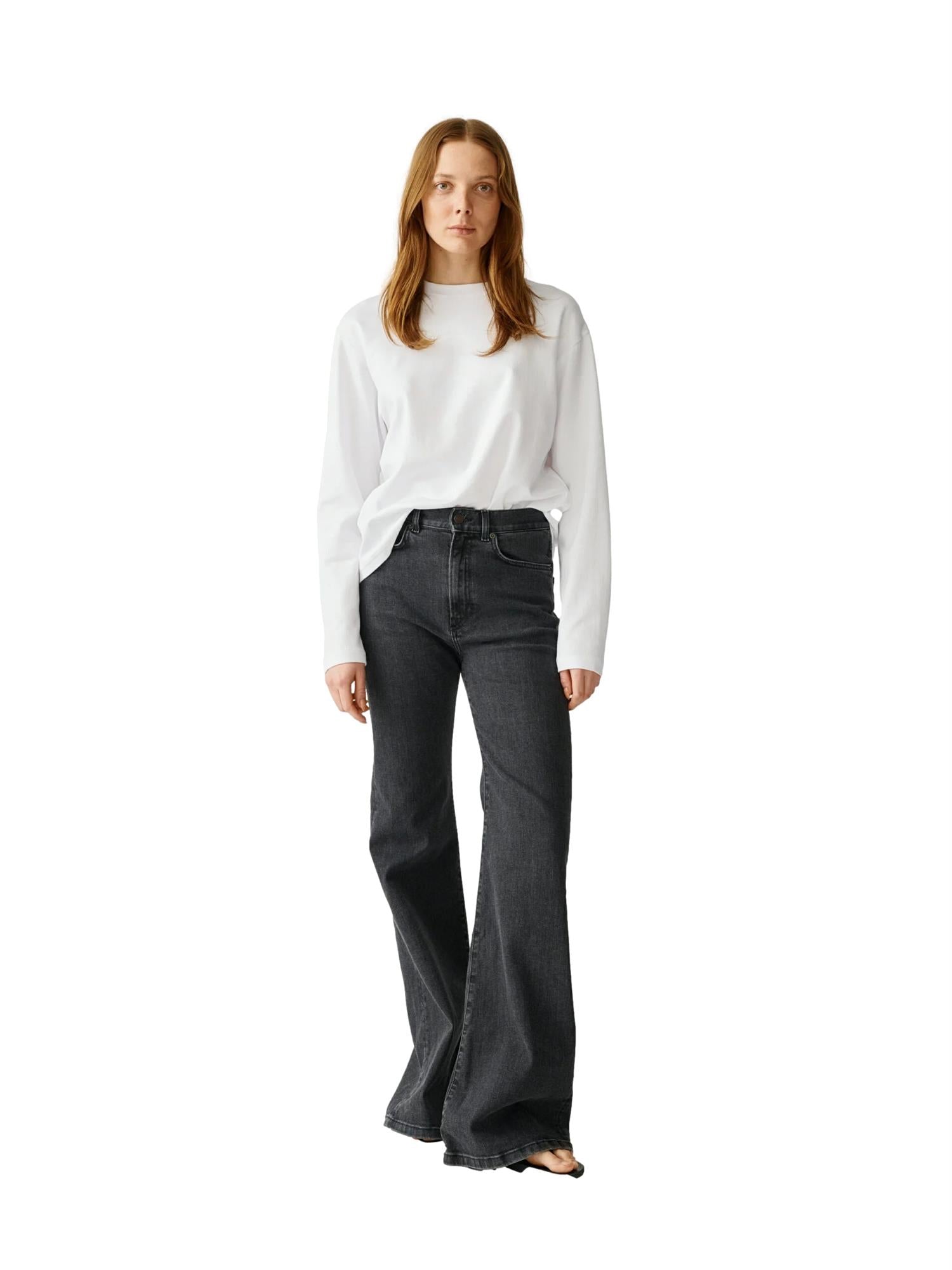 Julie Josephine Annie langermet topp i hvitt, mykt stoff og elegant design, perfekt for hverdagsbruk.