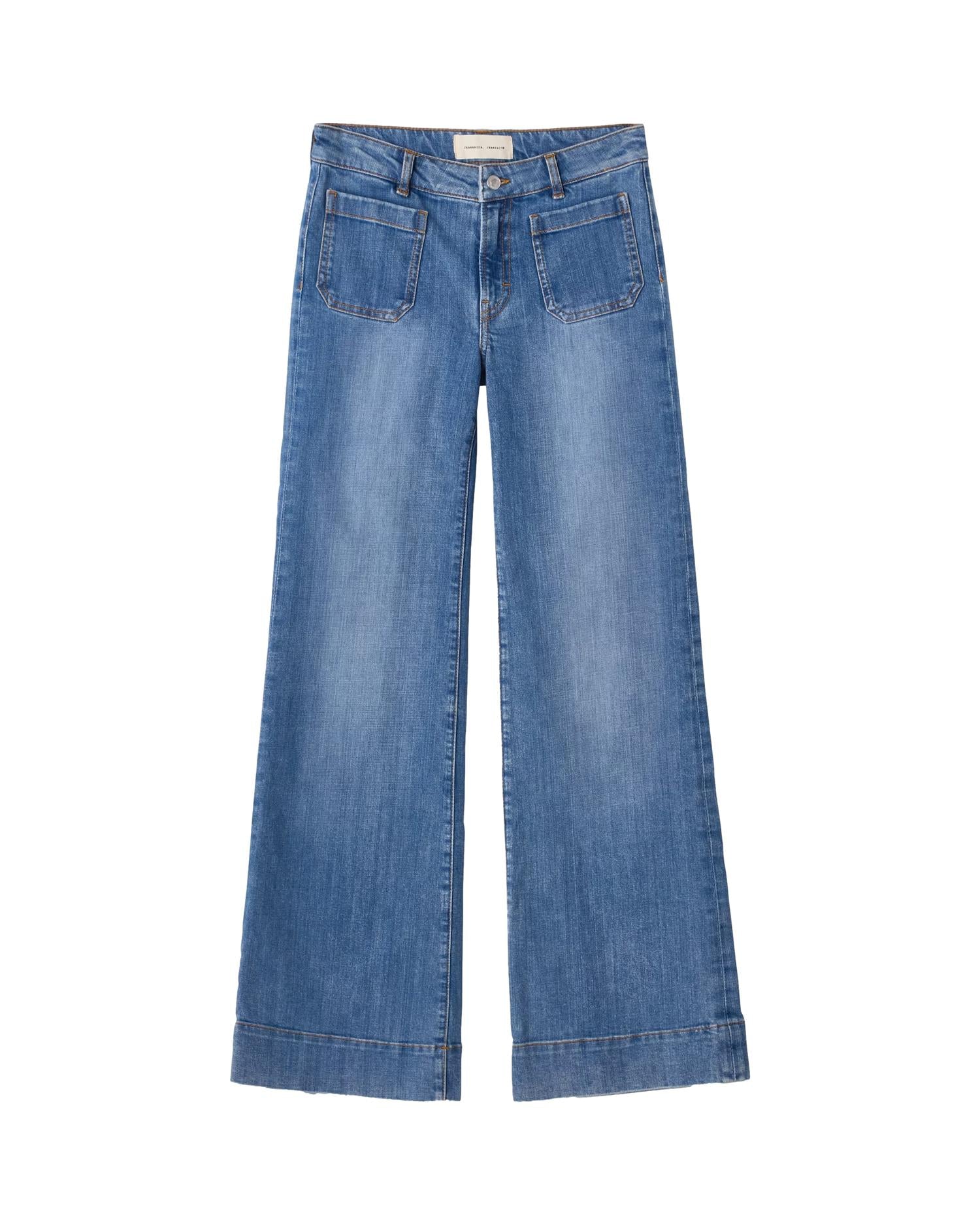 Lyseblå Jeanerica St Monica Low Light vintage jeans med klassisk passform og slitestyrke, vist på modell.