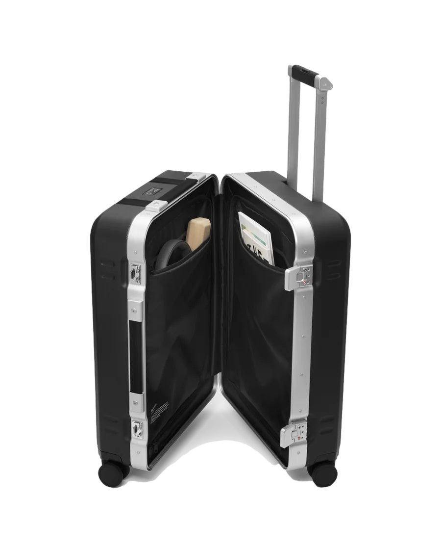 Db Ramverk Pro Check-In Luggage Medium Koffert Sort - modostore.no