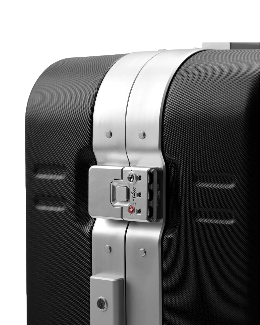Db Ramverk Pro Check-In Luggage Large Trillebag Sølv / Sort - modostore.no