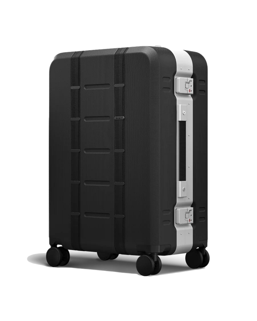 Db Ramverk Pro Check-In Luggage Medium Koffert Sort - modostore.no