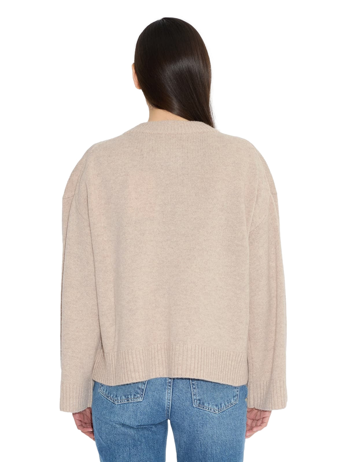 Holzweiler Julia Wide Cardigan i beige, strikket genser med løs passform og komfortabelt design, vist på modell.