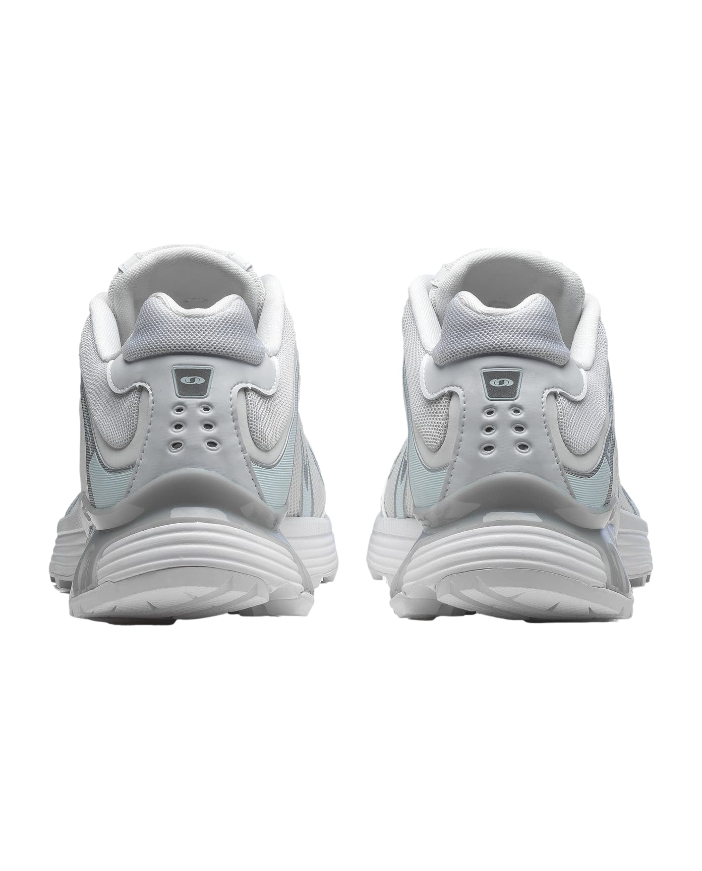 Salomon XT-Whisper tursko i hvitt, sølv og lunar rock-farger, vises med hvit og sølv design, egnet for friluftsliv.