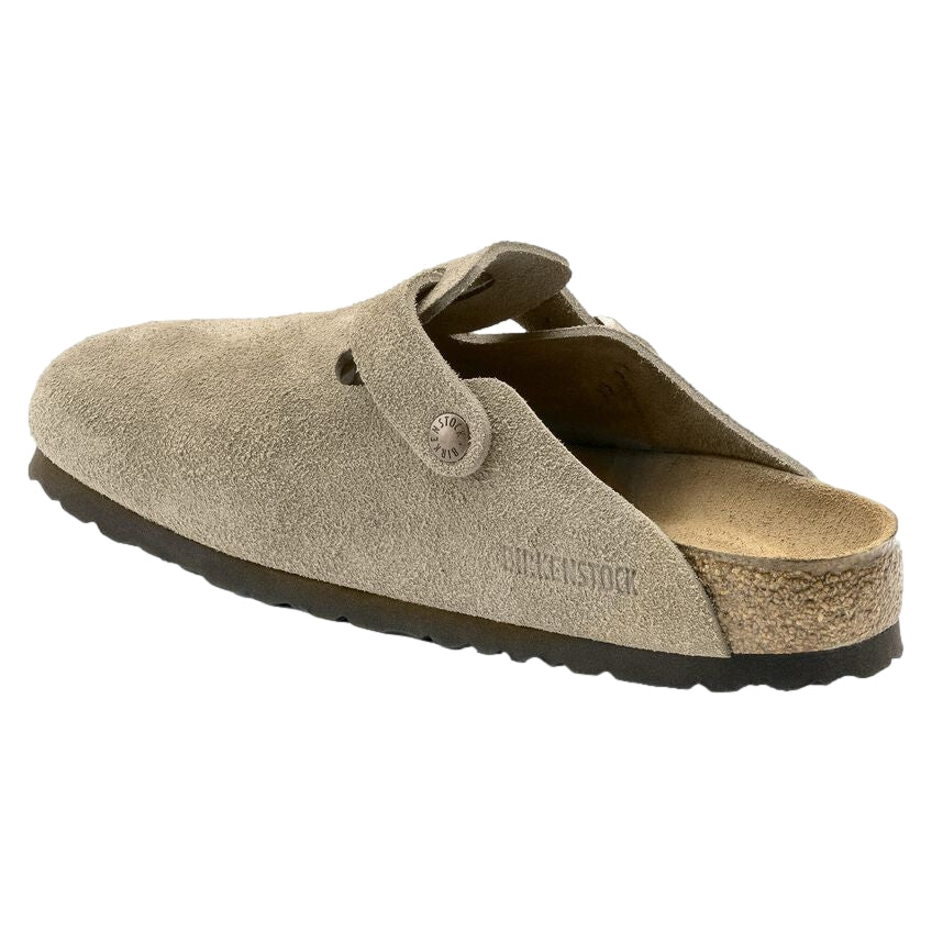 Tøffe Birkenstock Boston SFB sko i smal taupe semsket lær, komfortabelt og stilfullt design for hverdagsbruk.