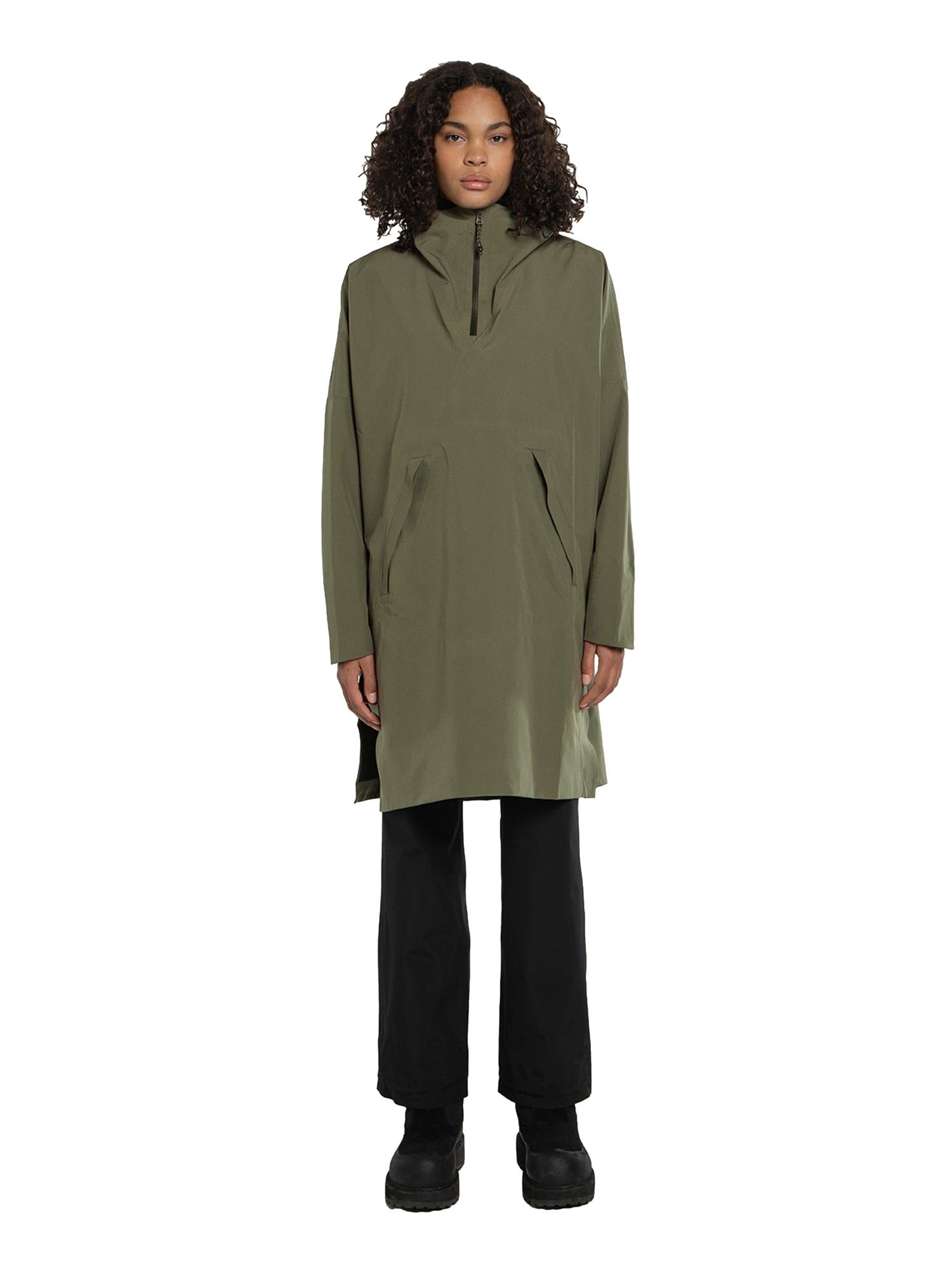 Blæst Aalesund Poncho Grape Leaf Jakke Oliven - modostore.no