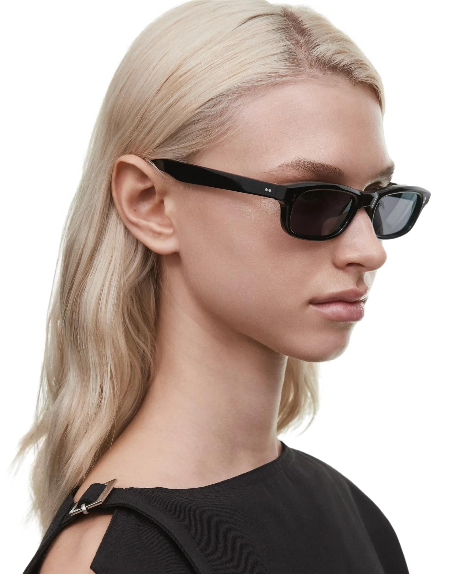 Chimi Eyewear Pin Solbriller Sort - modostore.no