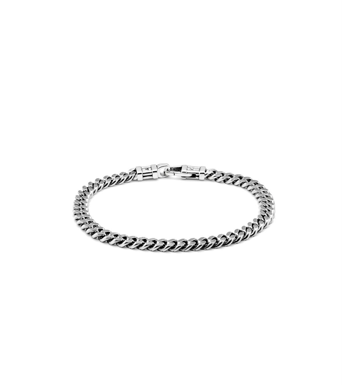 Tom Wood Curb armbånd i sølv, elegant og solid, med klassisk lenkedesign, vist på hvit bakgrunn.
