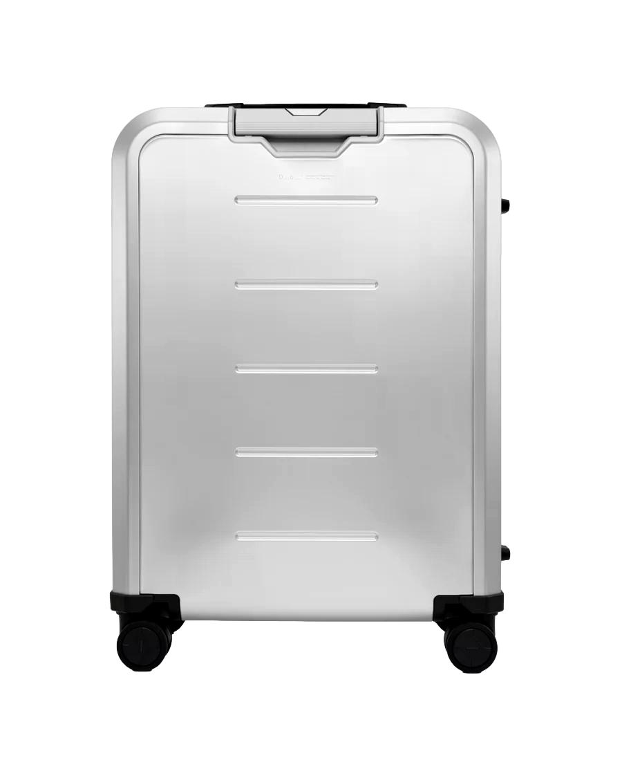Db Ramverk Alu Check-In koffert i sølv og sort, medium størrelse med robuste hjul og teleskophåndtak for enkel reise.