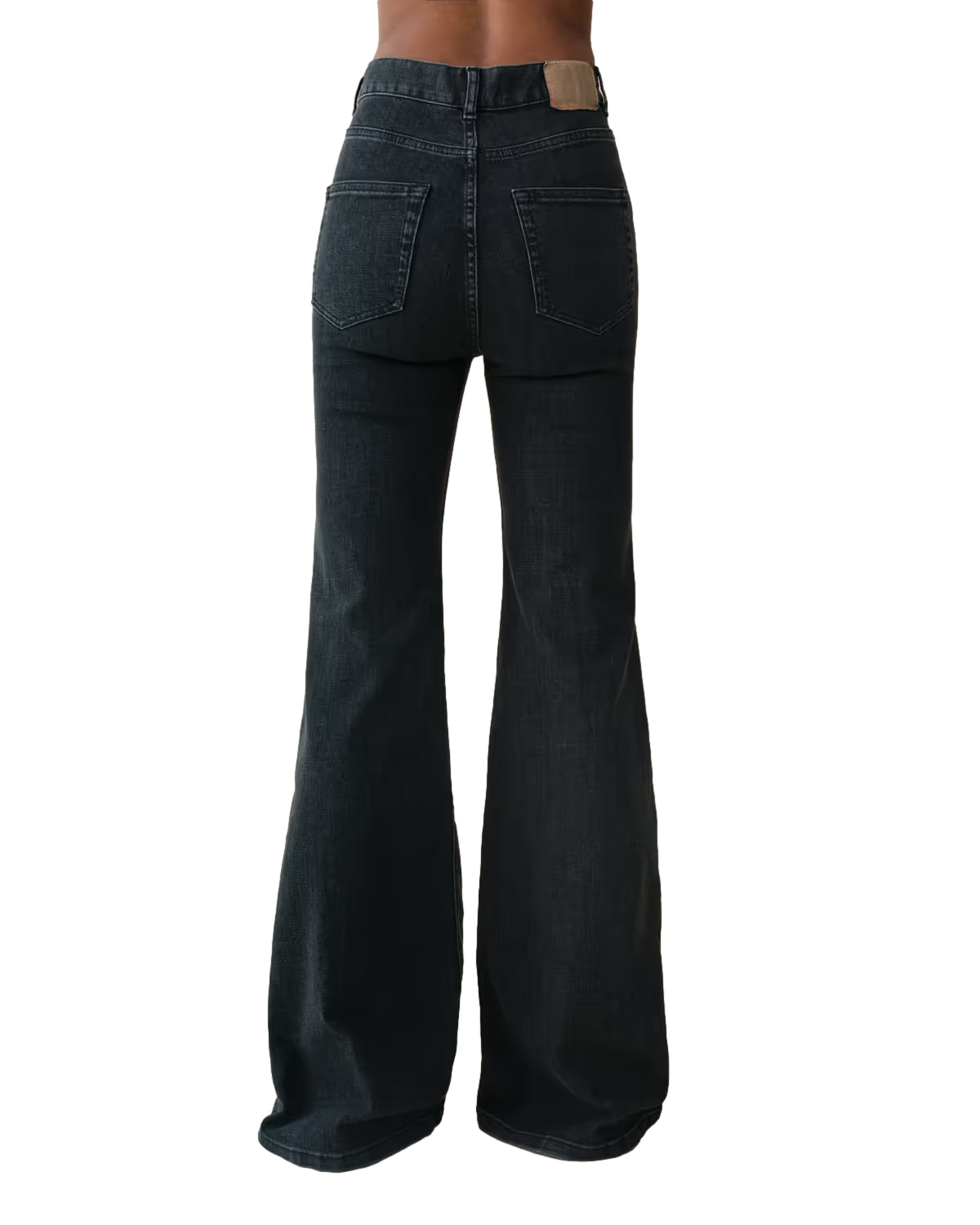 Sort Jeanerica Fuji jeans for kvinner, vises frem på bildet, med klassisk passform og slitesterkt stoff.